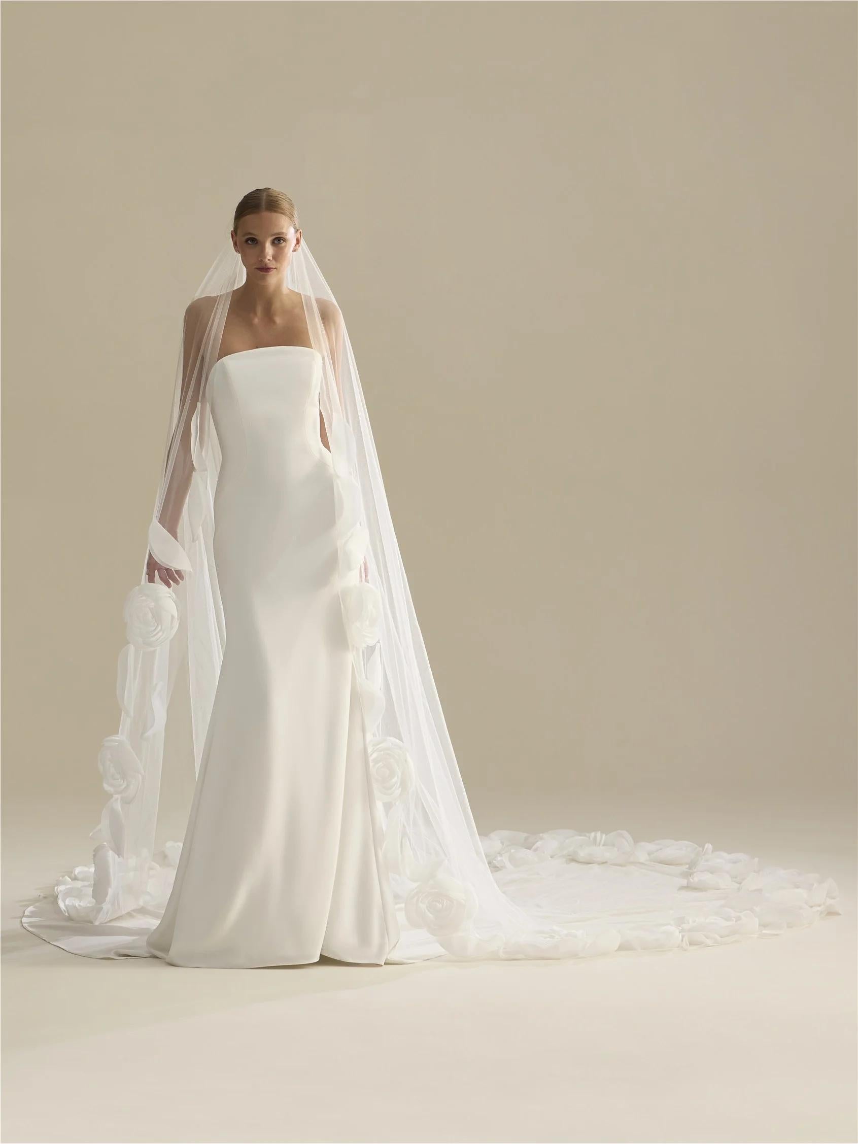 Pronovias Paola — Ivory