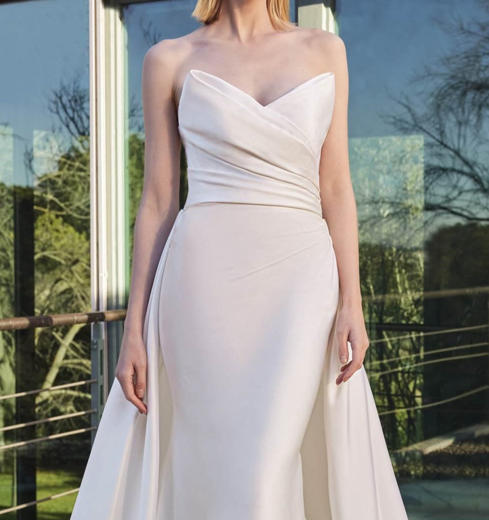 Pronovias Valeria — Ivory