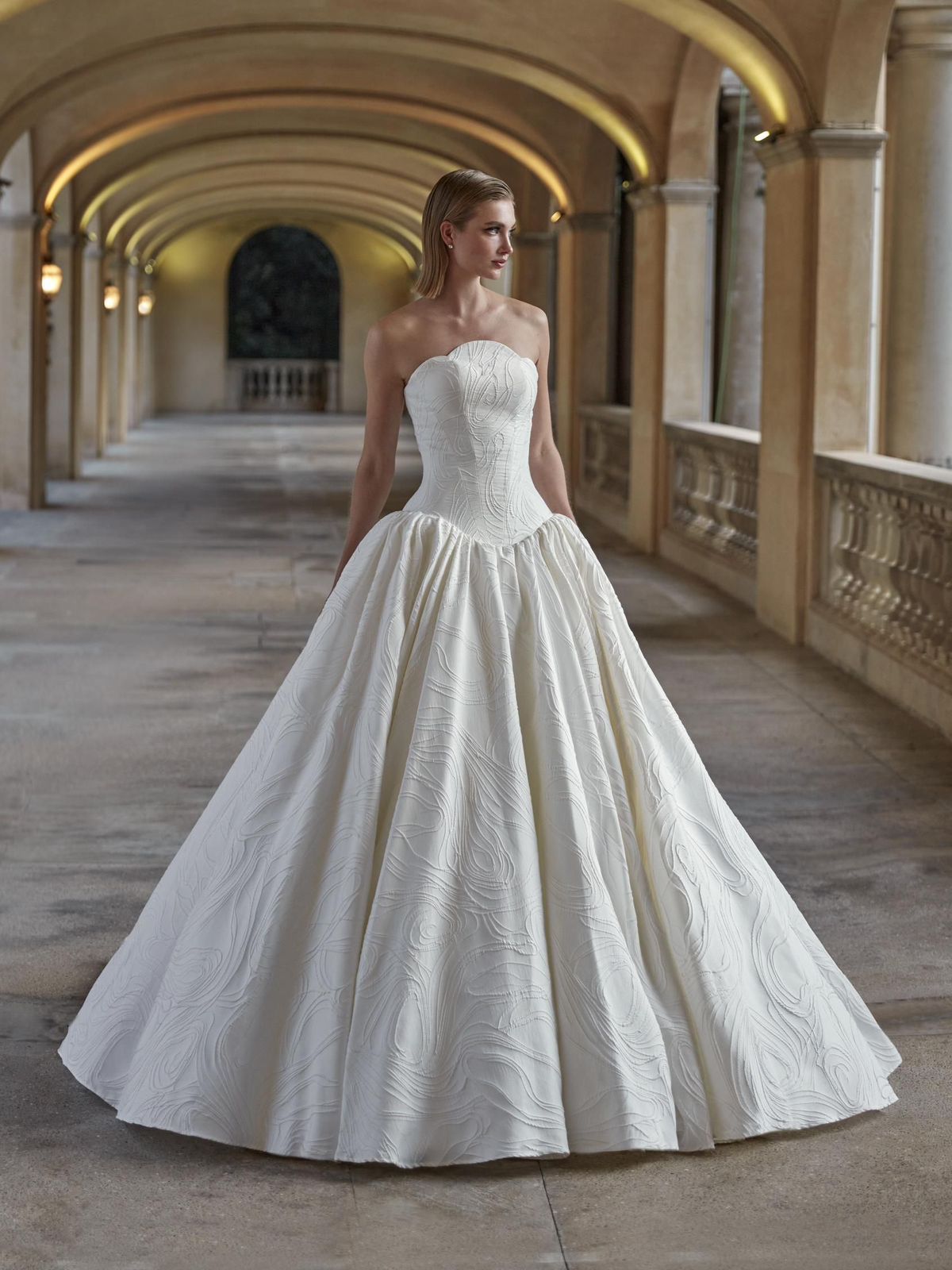 Pronovias Itzel — Ivory
