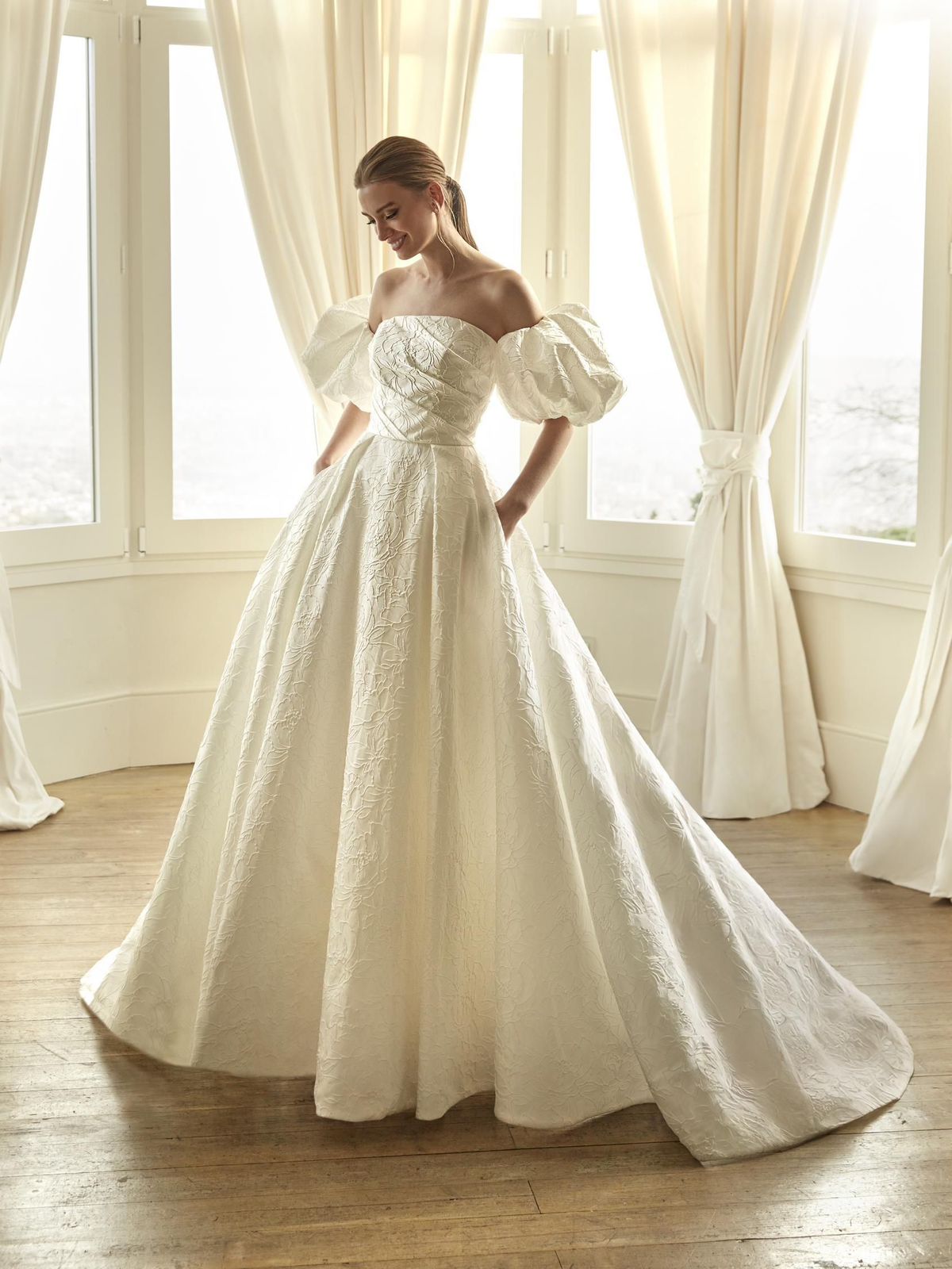 Pronovias Kassandra — Ivory